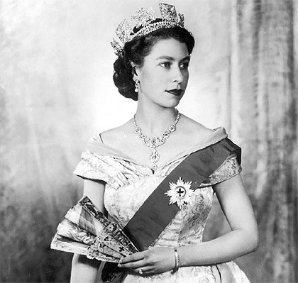 Reina Isabel II: Su vida, biografía y su labor en la corona